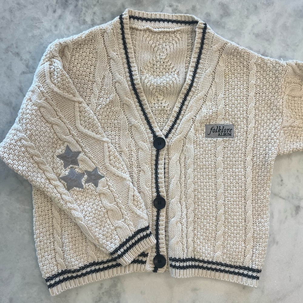 ORIGINAL FOLKLORE SWEATER. NEVER WORN
